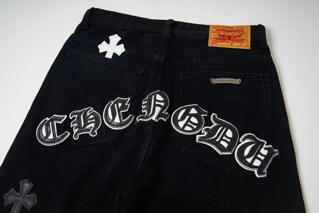 P270 model number Y847 Chrome Hearts & CH city limited series Sanskrit cross patch patchwork leather jeans require finished products to be washed and then disassembled and hand-stitched with sheepskin cross leather and then spliced ​​together to complete. The whole process is too complicated to explain. The texture can be seen in the hand, and it looks good. The styles with different washed textures are very friendly to people with thin legs and thick legs. The straight version is very flattering to the leg shape. The moderate length is timeless and can be matched easily and casually. It is the basic styling foundation for various styles and is a must-have in the wardrobe! The fabric is stiff but also makes the upper body soft without losing texture. The washing process is even more perfect. It is a must-have item for everyone! ! ! Washed wheat, hang tag, pants label, three labels are complete, the upper body effect is particularly stiff and stylish, super stylish, same style for men and women - Color: Size: 28 30 32 34